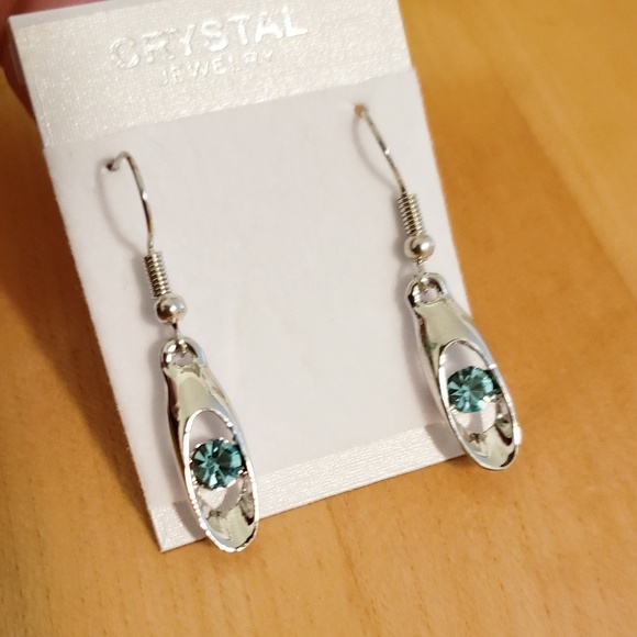 🆕️Silver Blue Austrian Crystal Dangle Earrings - Picture 4 of 6